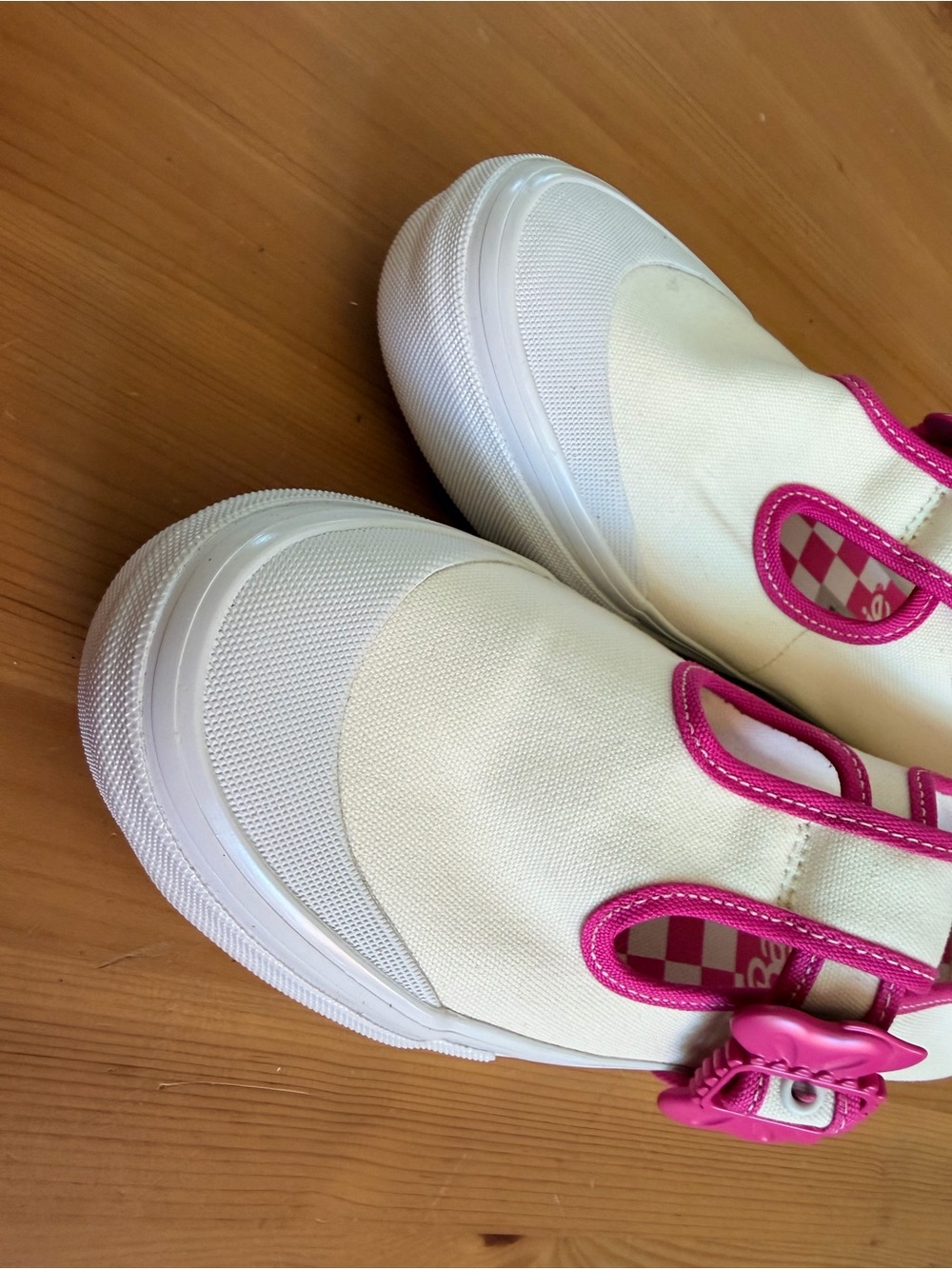 Vans x Barbie T-Strap Mary Jane Style w/ Pink Metal Bow Buckle - Size 10 Women‘s - Picture 4 of 6